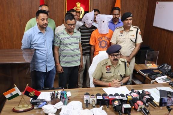 Two smugglers arrested with 4.25 kg heroin from Chattargarh Patti