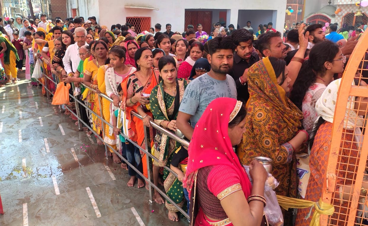 After worshipping the mother goddess, prayed for the well-being of the family