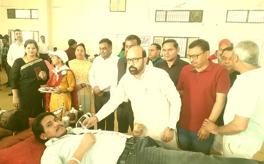 160 people donated blood on the occasion of Martyrdom Day