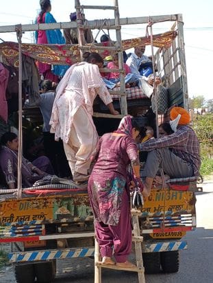 There is no ban on the arrival of devotees in cargo vehicles