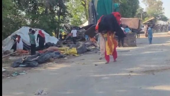 After stealing the farmers on the bander, the goods kept on the roadside were being stolen