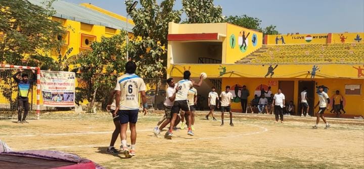 Varanasi, Lucknow, Mau and Gorakhpur reached the semi-finals