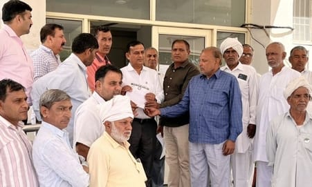 Protest against lathicharge on farmers