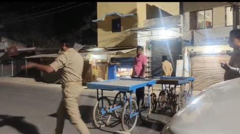 They stole the contractor's car and fled, tried to crush the police in Gonda