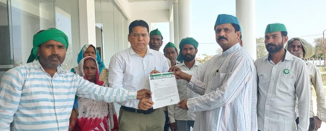 Farmers demonstrated at the Collectorate