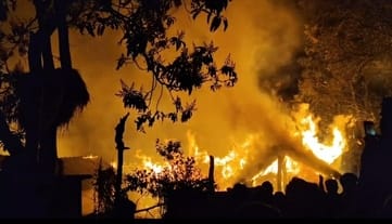 Five houses burnt in fire, goods worth lakhs burnt to ashes