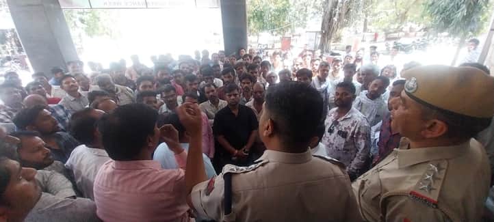 Chittorgarh: Bike rider died after being hit by a tractor, family members staged a protest at the Collectorate