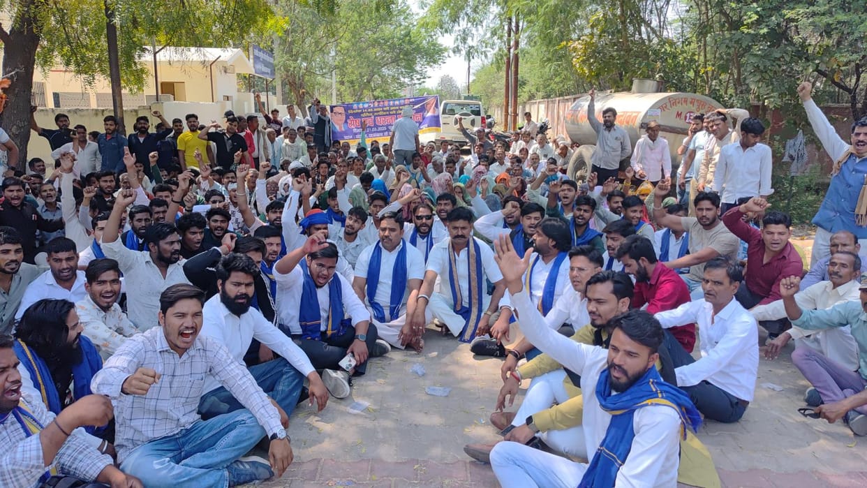 Scheduled caste people staged a sit-in