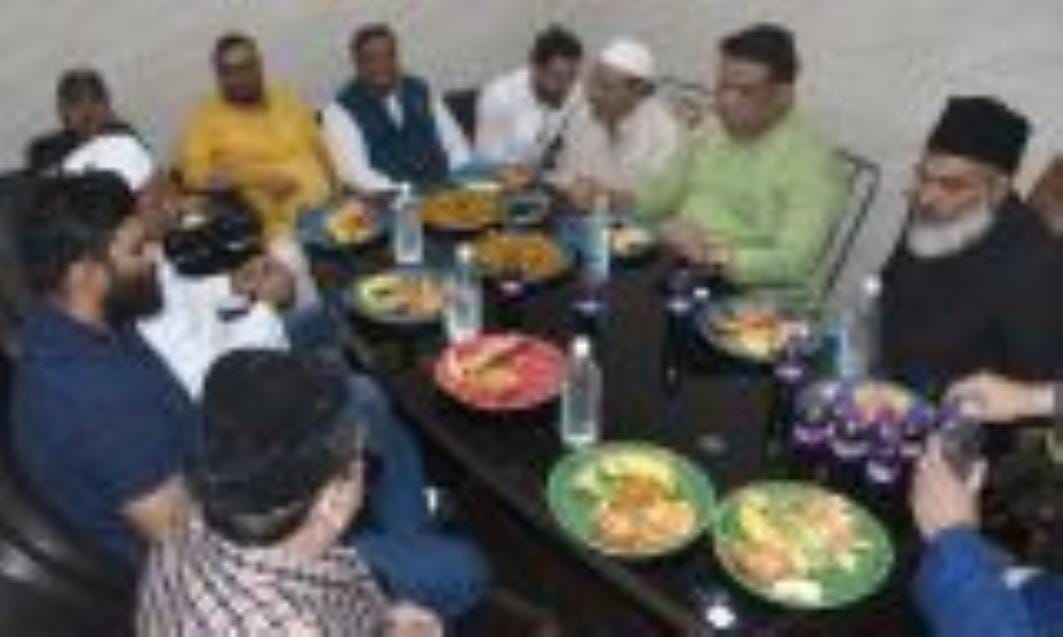 Ganga-Jamuni culture was seen in Roza Iftar