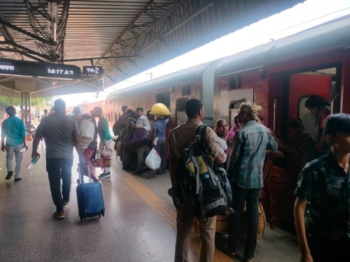 Trains are hours late, passengers are cancelling tickets