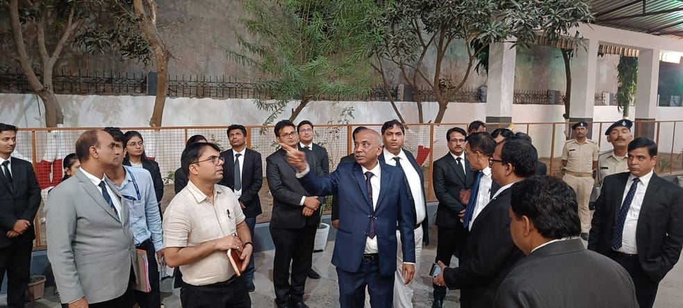 सुपौल में व्यवहार न्यायालय का निरीक्षण करते पटना हाई कोर्ट के जज।