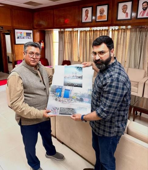 The MLA handed over the photos of the dumping stations to the senior officials