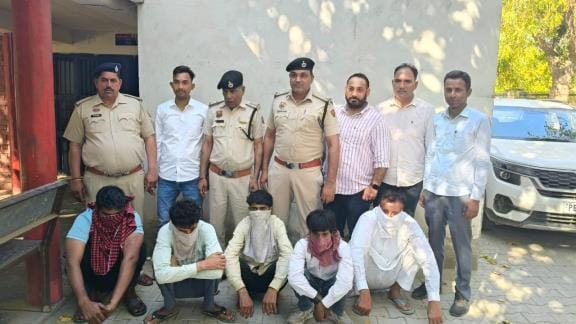 Illegal liquor factory busted, huge quantity of English liquor and beer recovered