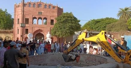 Digging of Rasodak well has started, municipality will restore it to its ancient form