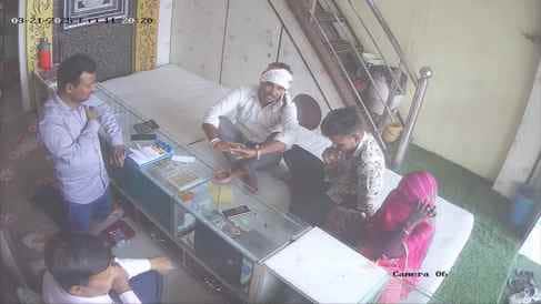 सीसीटीवी में कैद आरोपी।