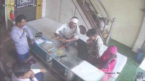 सीसीटीवी में कैद आरोपी।