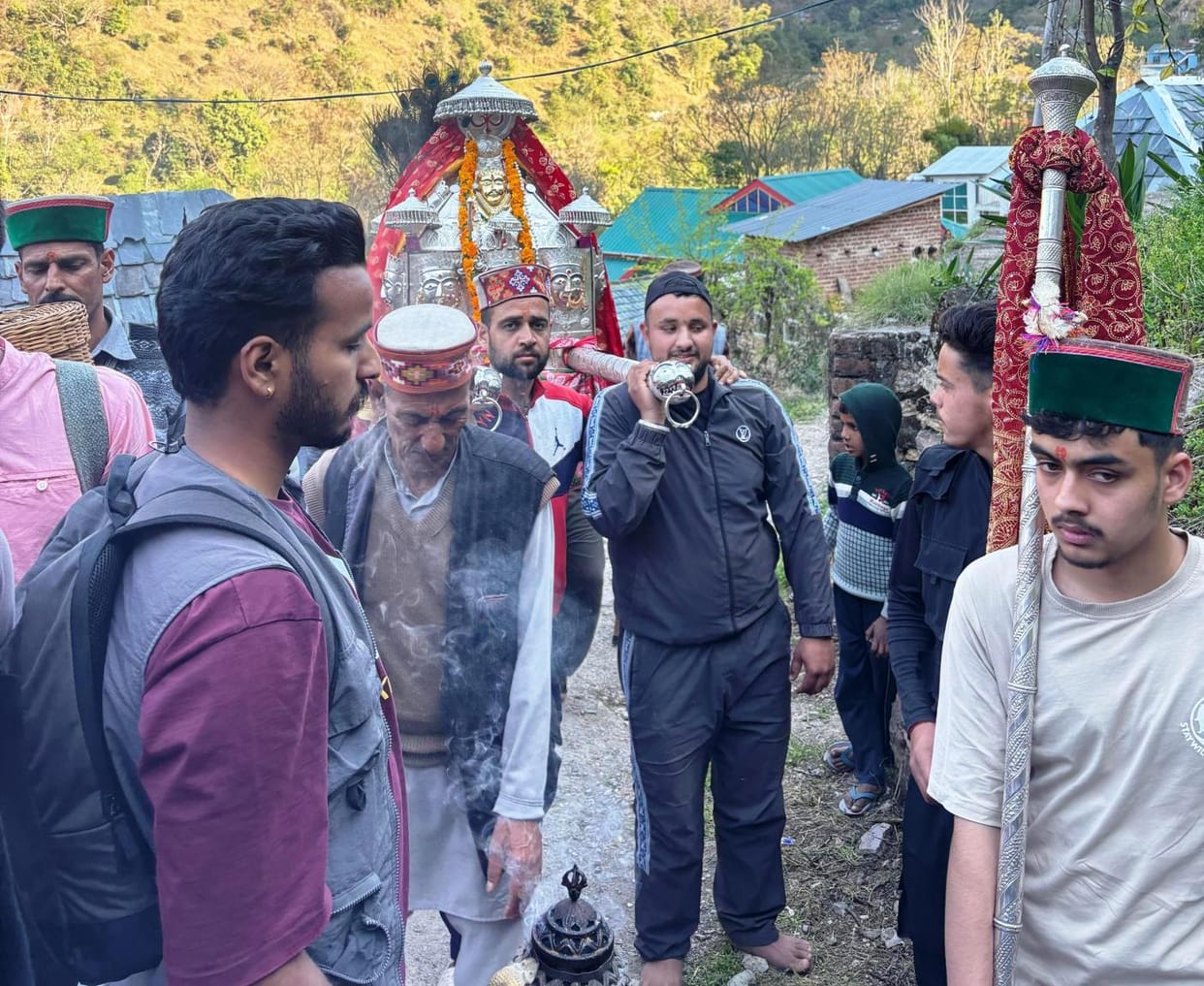 Shri Satwada Dev left the haar in sundernagar