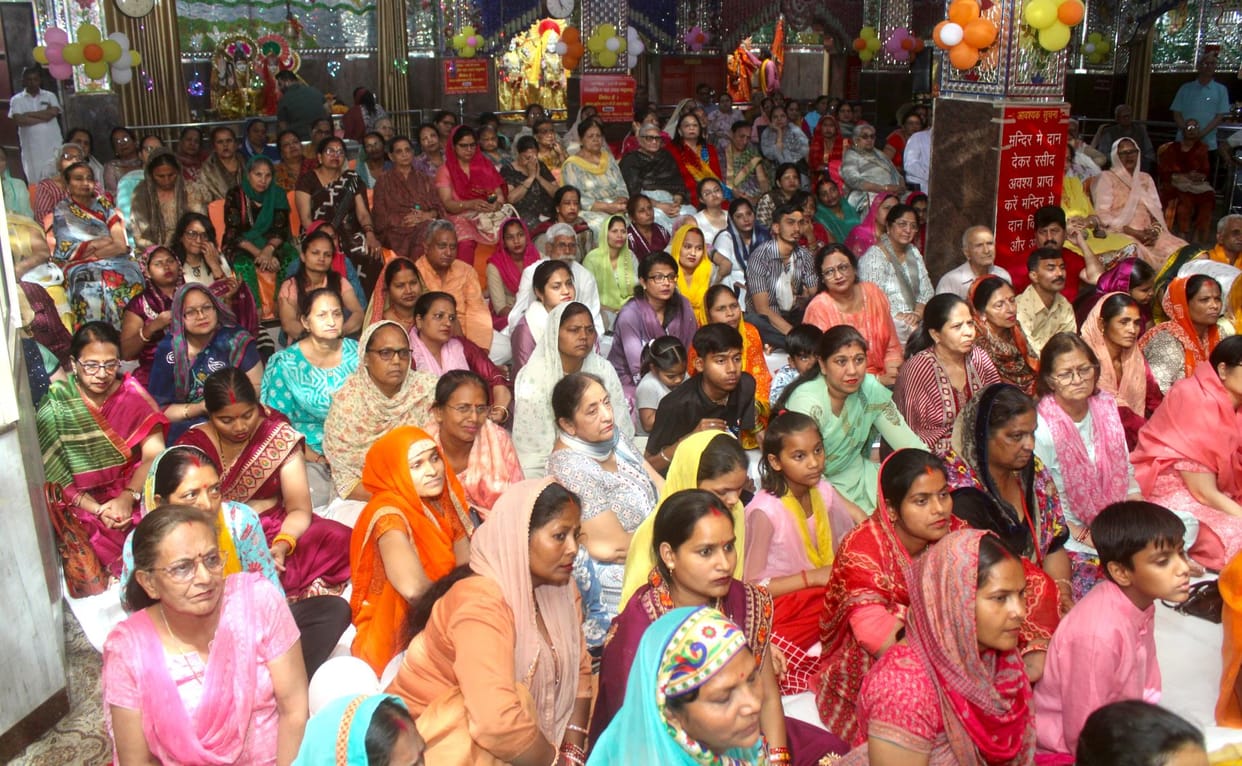Kalash Yatra taken out before musical Shrimad Bhagwat Katha