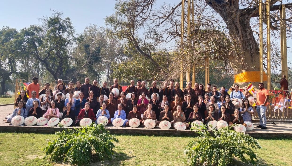 Anand Bodhi's followers who arrived from Vietnam prayed for world peace