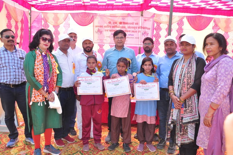 Navya won the 400 meter race, Pratibha won the painting