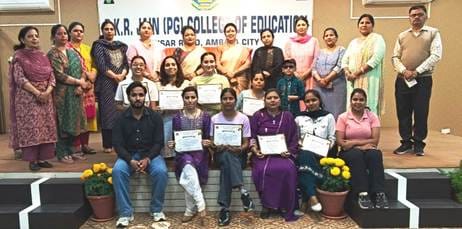 Pranshi first in poetry recitation on Martyr's Day