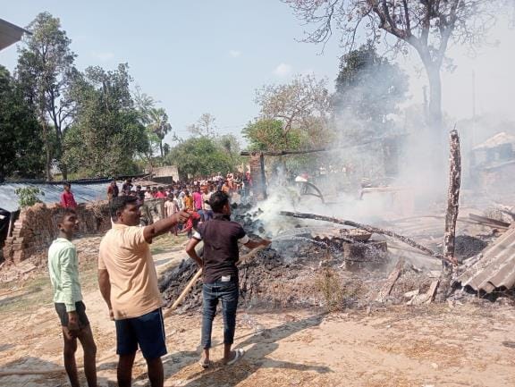 Eight thatched houses burned in the fire