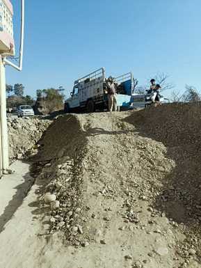 Link road blocked due to throwing of debris