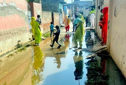 Even after complaining on CM window, the water drainage system did not improve
