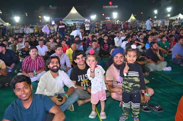 Cricket lovers enjoyed the IPL match in Fan Park