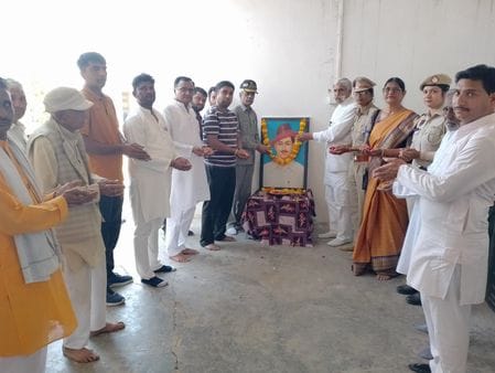 paid homage to the martyrs