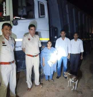 Three trucks and four tractor-trolleys were seized
