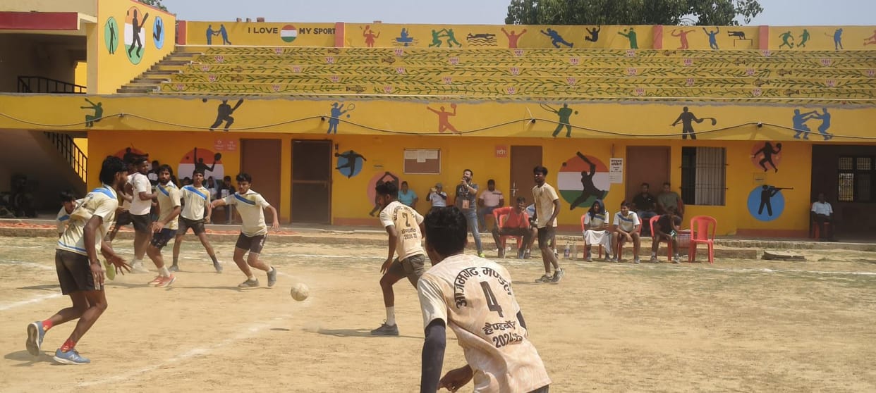 Lucknow won the championship by defeating Mau