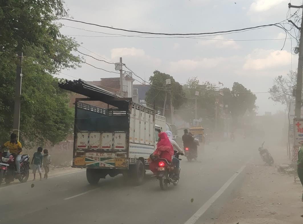 Drizzle and strong winds increased the problems of farmers