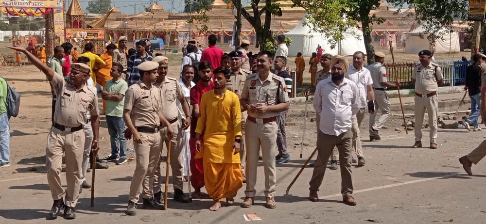 Dispute in 1008 Kundiya Maha Yagya, one Brahmin injured in firing