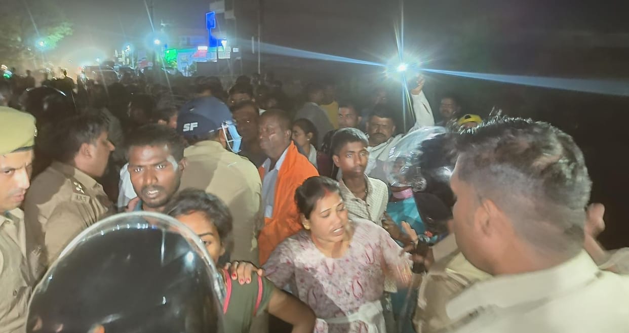 Case of murder of two friends near Brick village in Kakori, protest by keeping dead bodies, scuffle with police