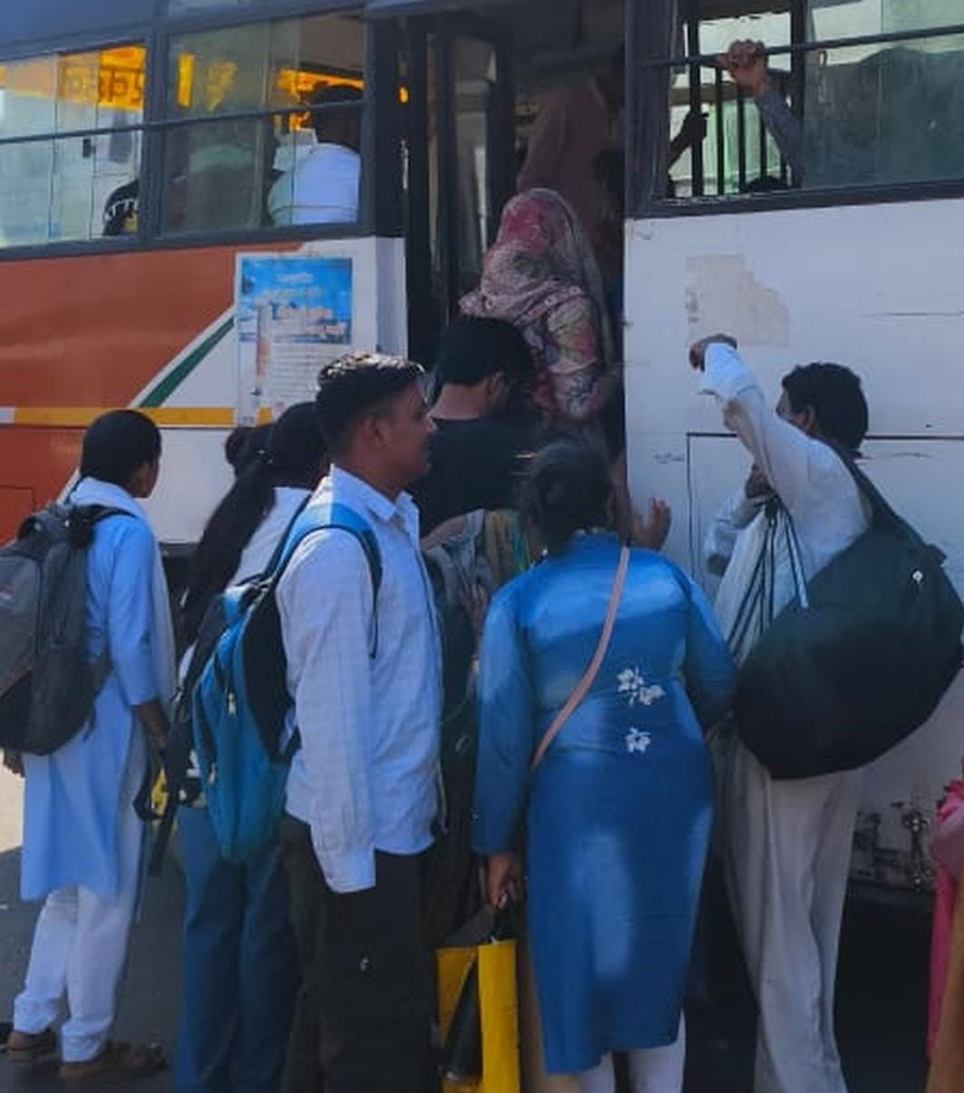 Go to Ayodhya by bus in the morning, visit the temple and return in the evening
