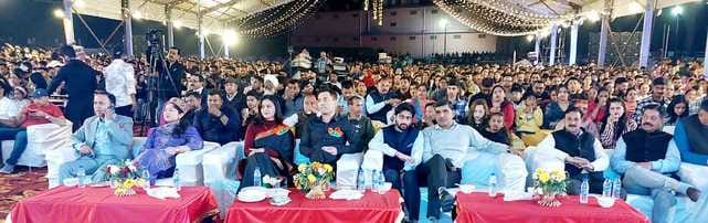The audience danced to the melodious voice of Pawandeep Rajan