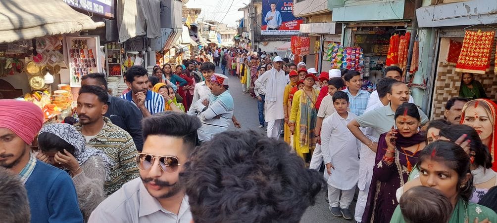 15 thousand people paid obeisance at Mata Chintapurni temple