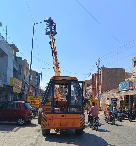 The street lights lying idle in the city will be lit up