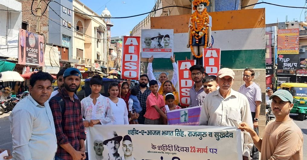 Tribute paid to martyrs Bhagat Singh, Rajguru and Sukhdev