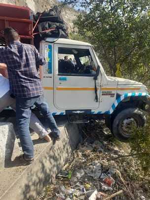 The accident was averted due to the driver's presence of mind, the pickup was full of devotees