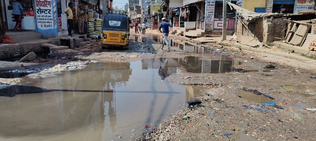 Waterlogging at the main intersection due to collapse of culvert