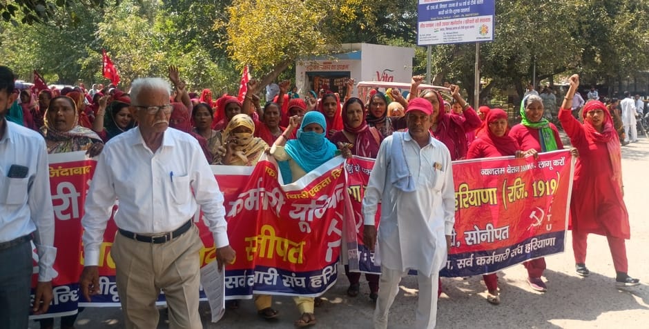 Asha workers and sanitation workers raised their voice for their rights