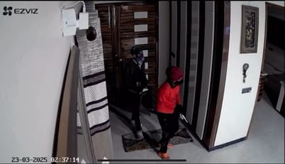 When a woman sitting in Delhi checked the CCTV, the gate of the house was found open, when she returned, cash and jewellery were found stolen