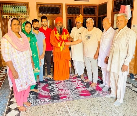 Peethadheeshwar Swami Rammuni Maharaj reached Gohana for the first time after becoming Mahamandaleshwar