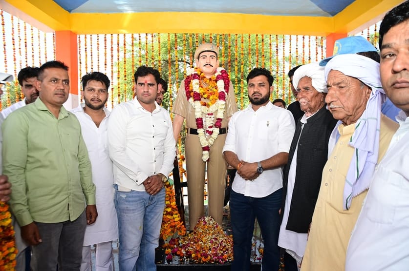 Unveiling of the statue of martyr Ranbir, hoisting a 70 feet high tricolor