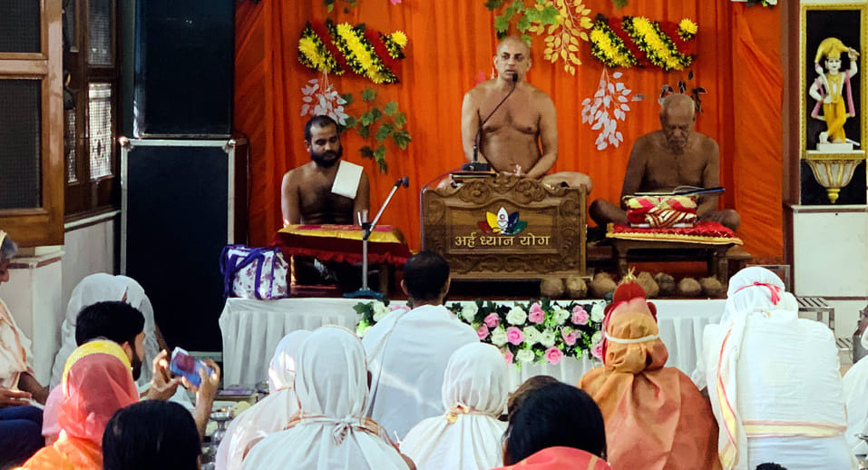 Devotion to the Guru yields good results: Muni Pranamya Sagar