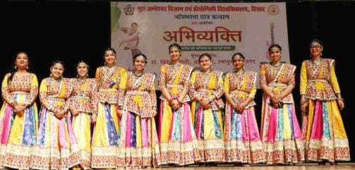Students rejoiced in expression, gave excellent performances on stage