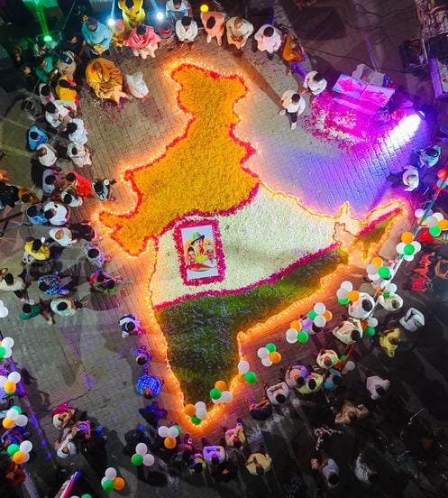 Tribute paid to the martyrs by lighting 1100 lamps on the map of India