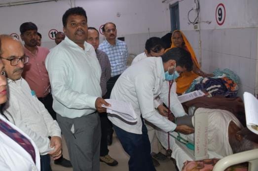 Notice to five doctors of medical college, private ambulance sent to police station